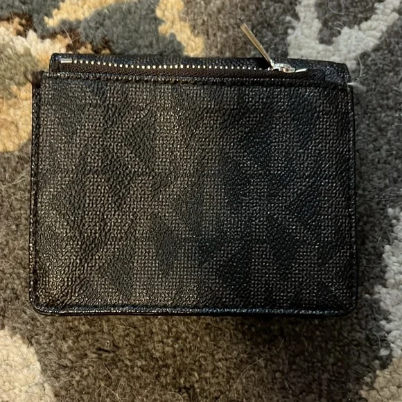 Michael Kors wallet - Picture 6 of 6